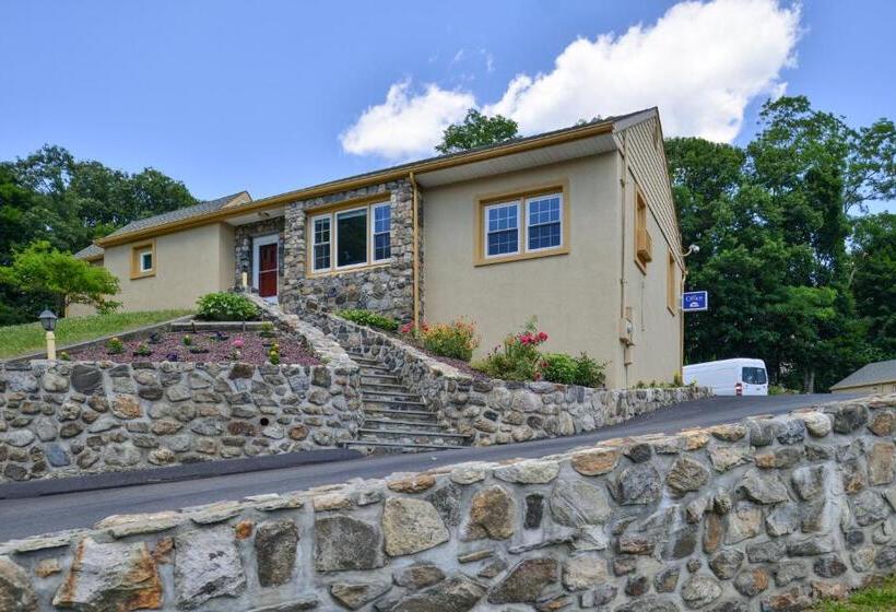 هتل Golden Hill Inndanbury