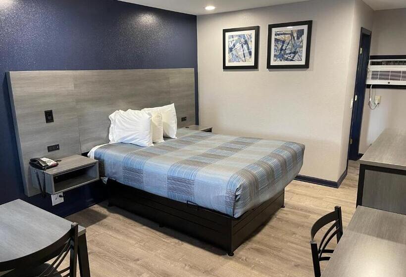 هتل Golden Hill Inndanbury