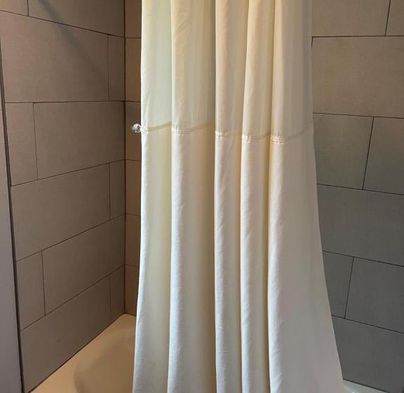 هتل Golden Hill Inndanbury