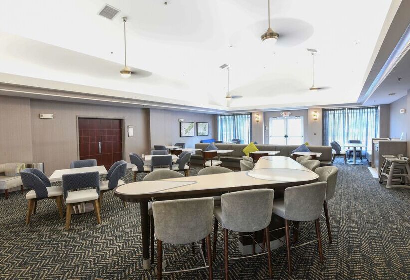 ホテル Homewood Suites Cincinnati Airport