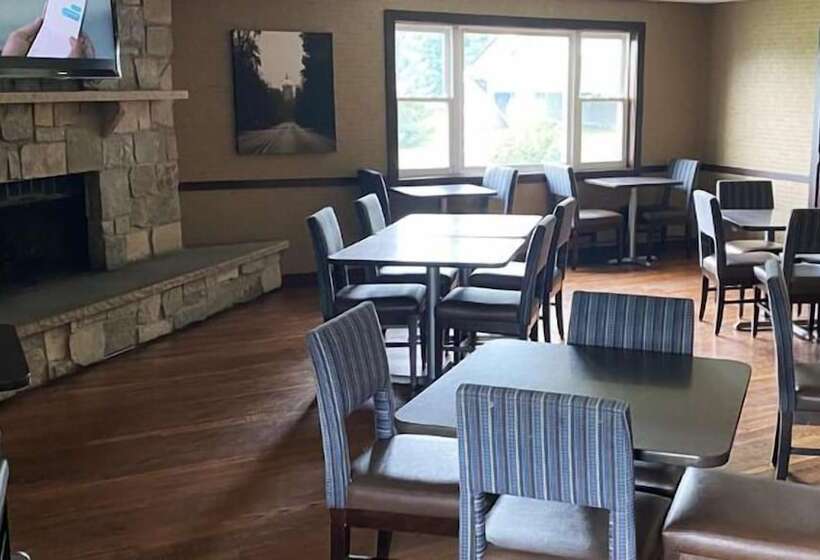 هتل Ivy Court Inn And Suites