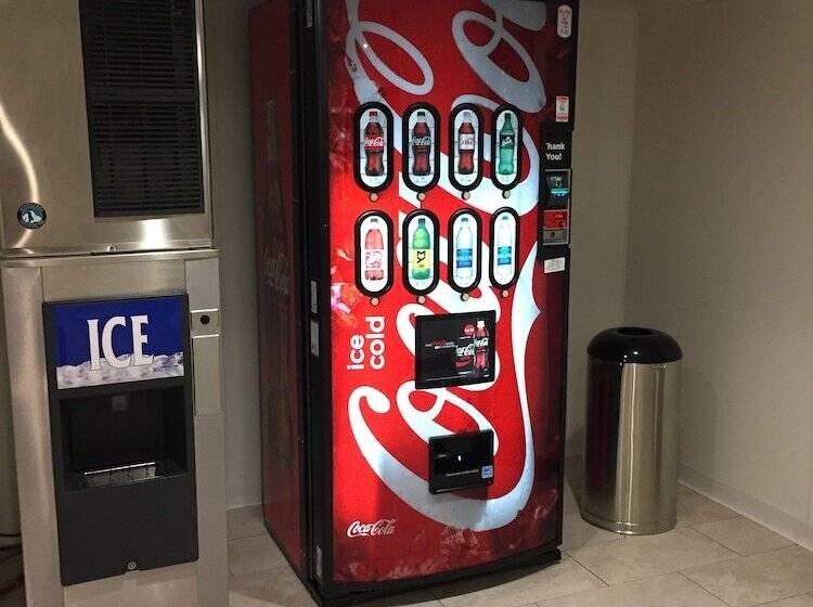 هتل Ivy Court Inn And Suites