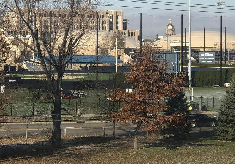 هتل Ivy Court Inn And Suites