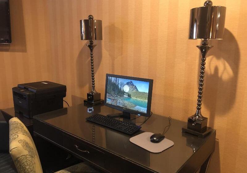 هتل Ivy Court Inn And Suites