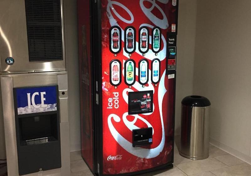 هتل Ivy Court Inn And Suites