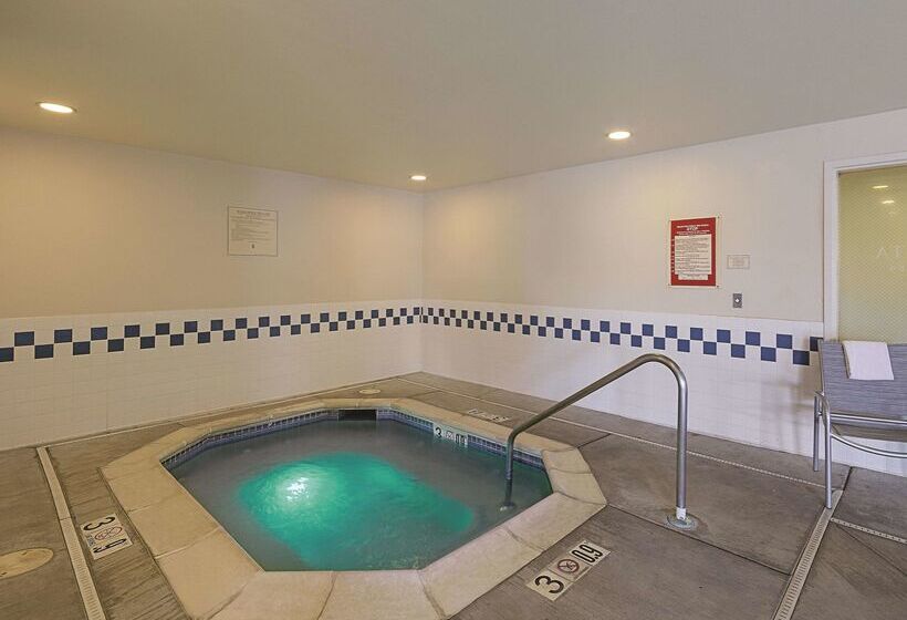 هتل La Quinta Inn & Suites By Wyndham Central Point  Medford