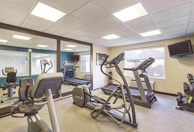 هتل La Quinta Inn & Suites By Wyndham Central Point  Medford