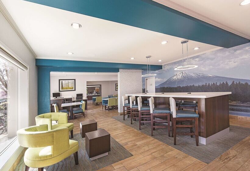 هتل La Quinta Inn & Suites By Wyndham Central Point  Medford