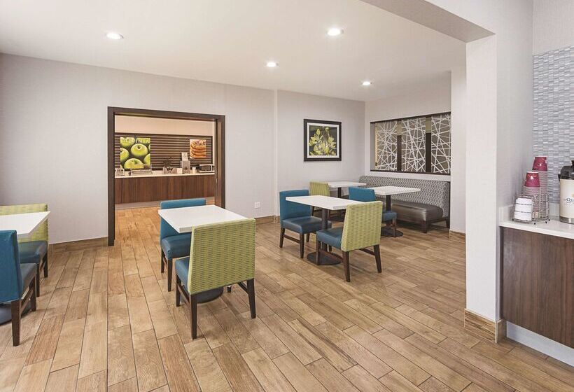 هتل La Quinta Inn & Suites By Wyndham Central Point  Medford