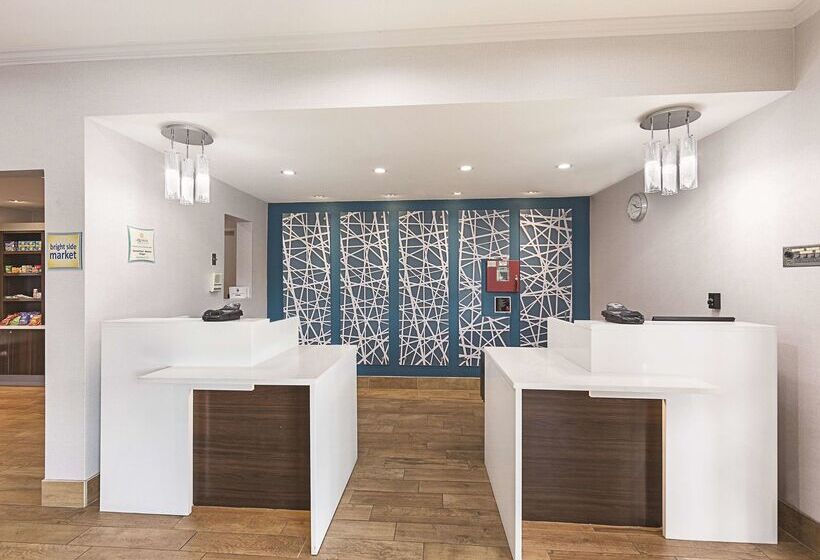 هتل La Quinta Inn & Suites By Wyndham Central Point  Medford