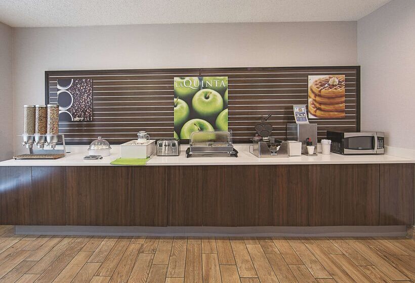 هتل La Quinta Inn & Suites By Wyndham Central Point  Medford