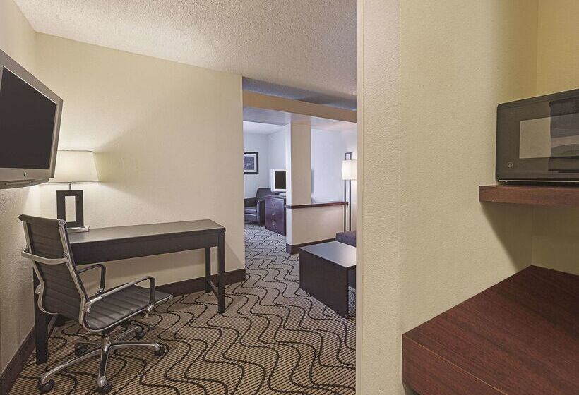 هتل La Quinta Inn & Suites By Wyndham Central Point  Medford