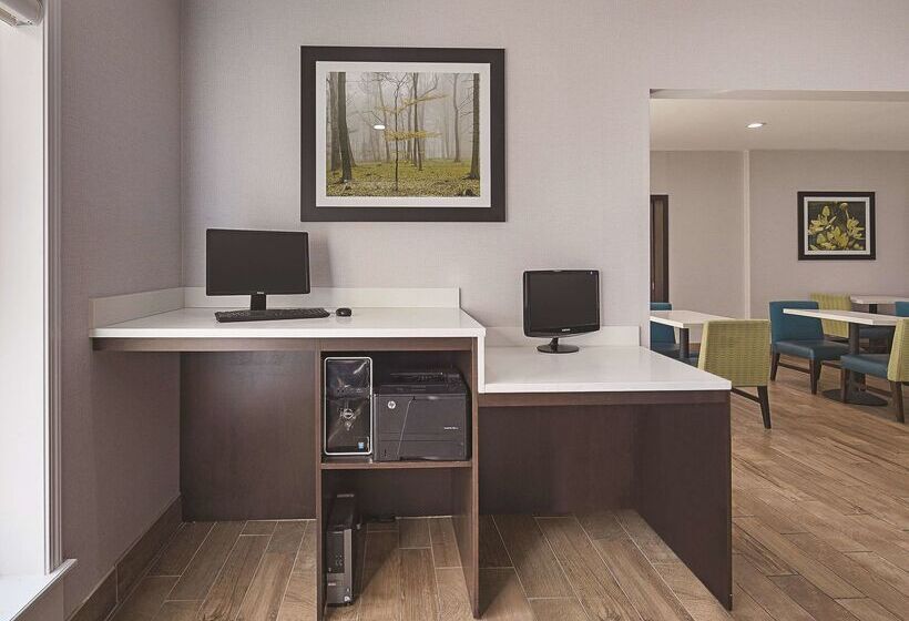 هتل La Quinta Inn & Suites By Wyndham Central Point  Medford