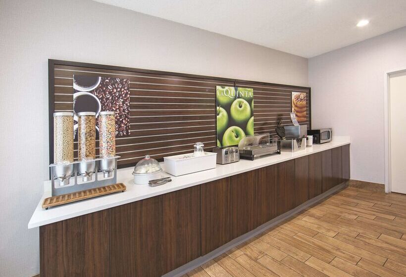 هتل La Quinta Inn & Suites By Wyndham Central Point  Medford