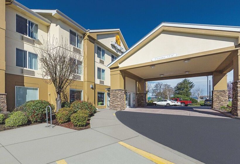 هتل La Quinta Inn & Suites By Wyndham Central Point  Medford
