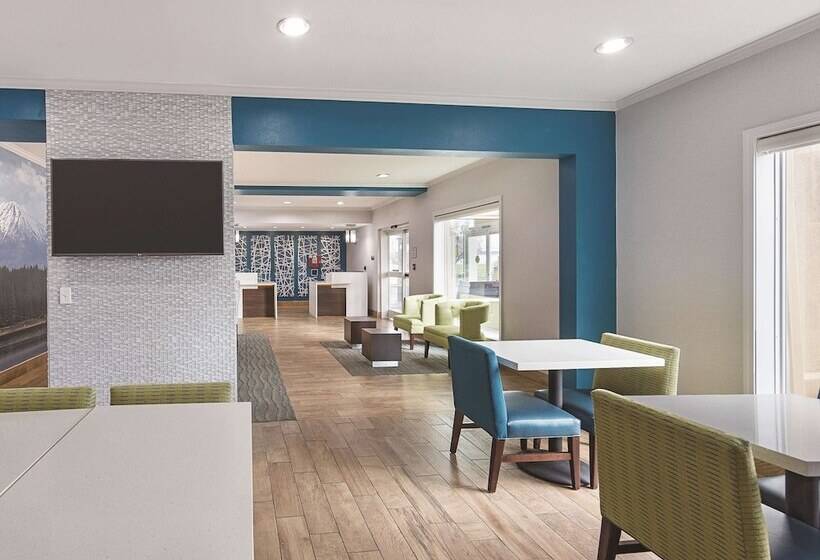 هتل La Quinta Inn & Suites By Wyndham Central Point  Medford