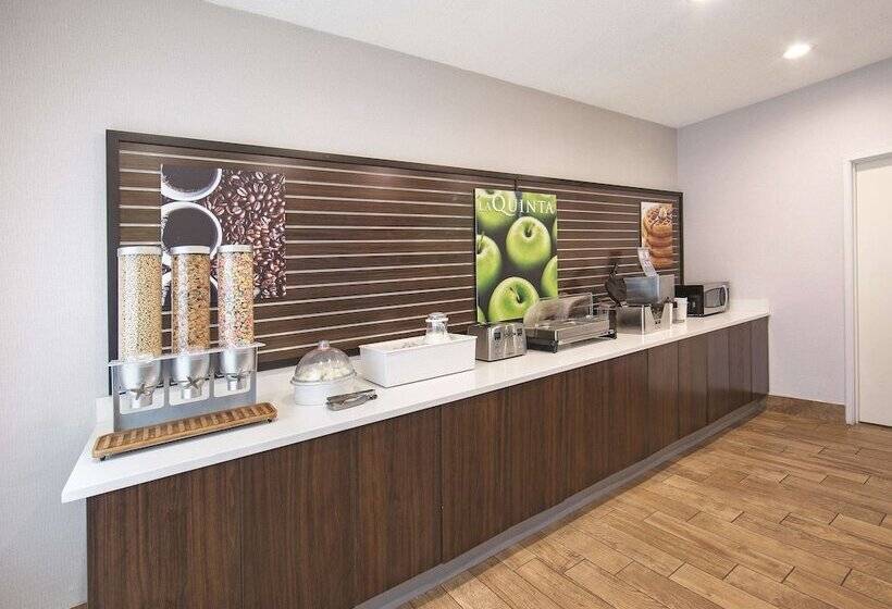 هتل La Quinta Inn & Suites By Wyndham Central Point  Medford