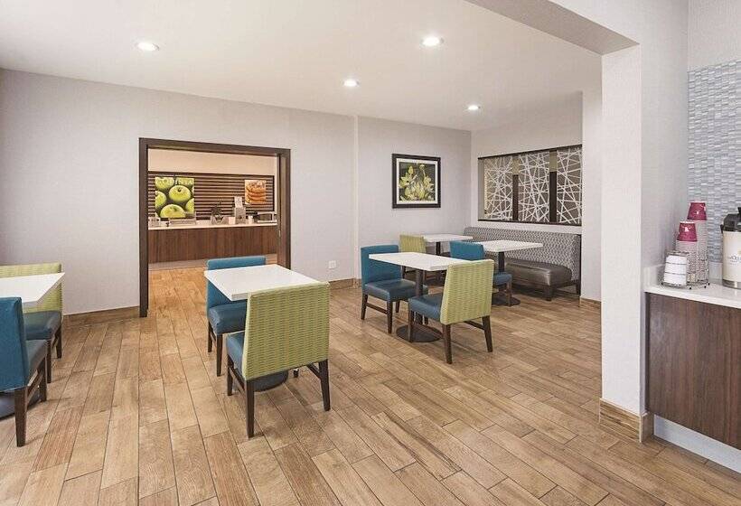 هتل La Quinta Inn & Suites By Wyndham Central Point  Medford