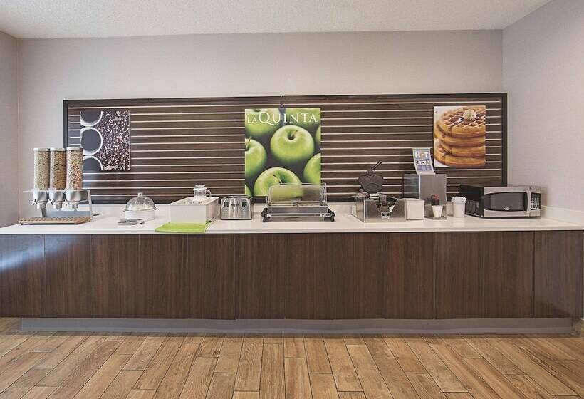 هتل La Quinta Inn & Suites By Wyndham Central Point  Medford