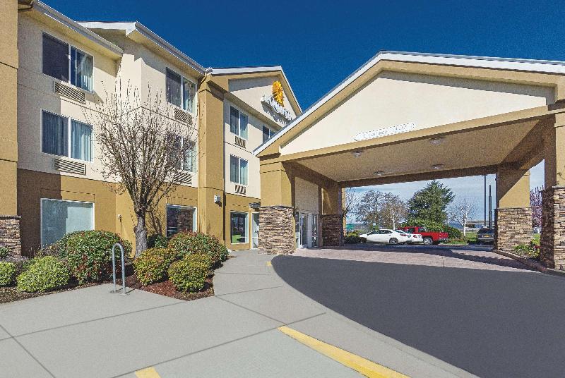 هتل La Quinta Inn & Suites By Wyndham Central Point  Medford