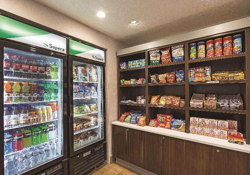 هتل La Quinta Inn & Suites By Wyndham Central Point  Medford