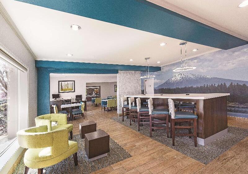 هتل La Quinta Inn & Suites By Wyndham Central Point  Medford