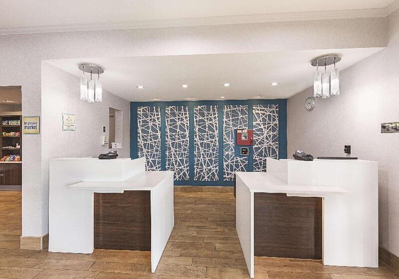 هتل La Quinta Inn & Suites By Wyndham Central Point  Medford