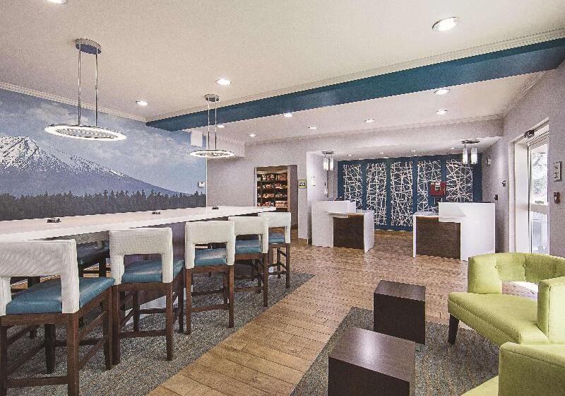هتل La Quinta Inn & Suites By Wyndham Central Point  Medford