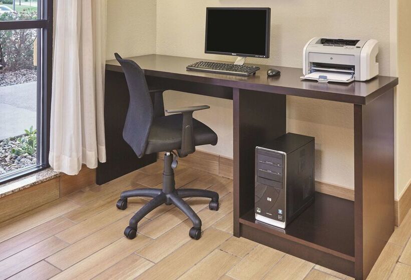 هتل La Quinta By Wyndham South Bend