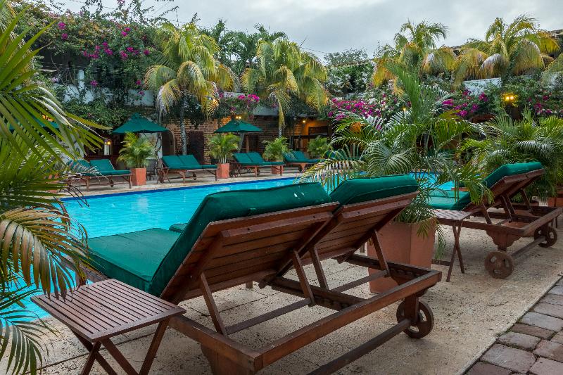 호텔 Mariscal Robledo