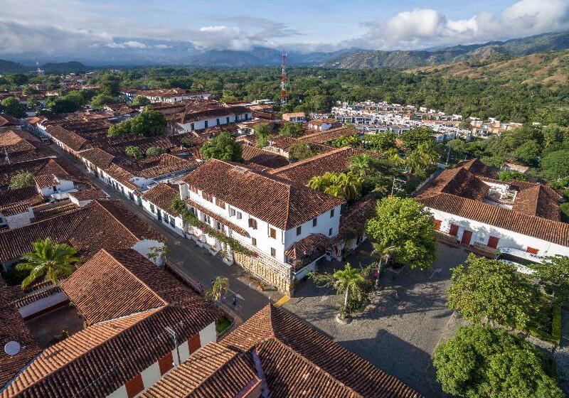 호텔 Mariscal Robledo