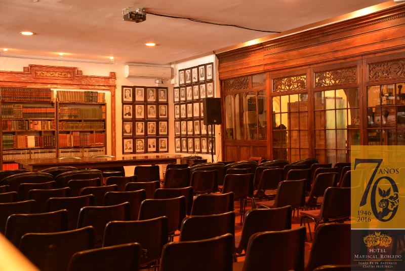 호텔 Mariscal Robledo