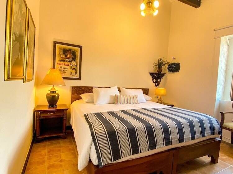 호텔 Mariscal Robledo