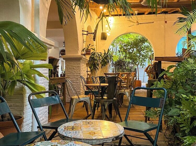 호텔 Mariscal Robledo