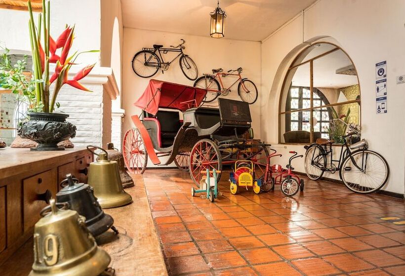 호텔 Mariscal Robledo