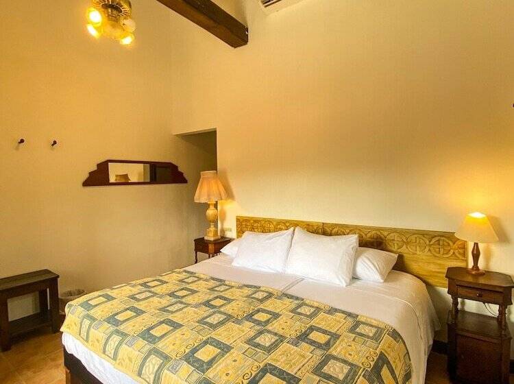 호텔 Mariscal Robledo