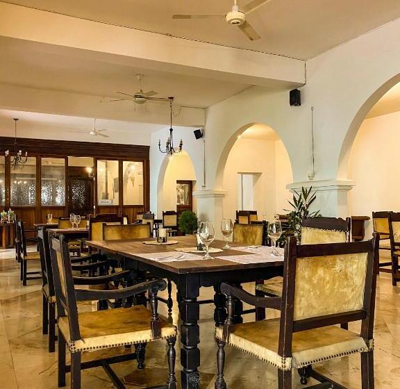 호텔 Mariscal Robledo