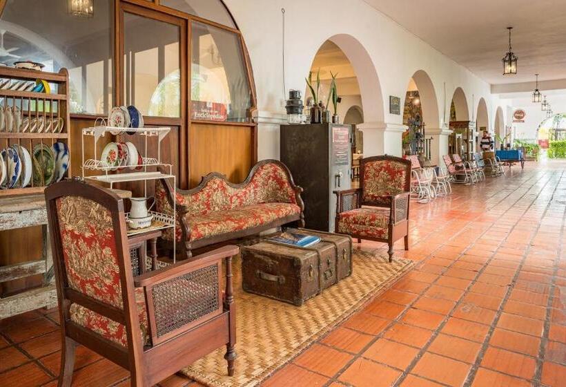 호텔 Mariscal Robledo