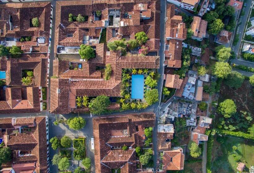 호텔 Mariscal Robledo