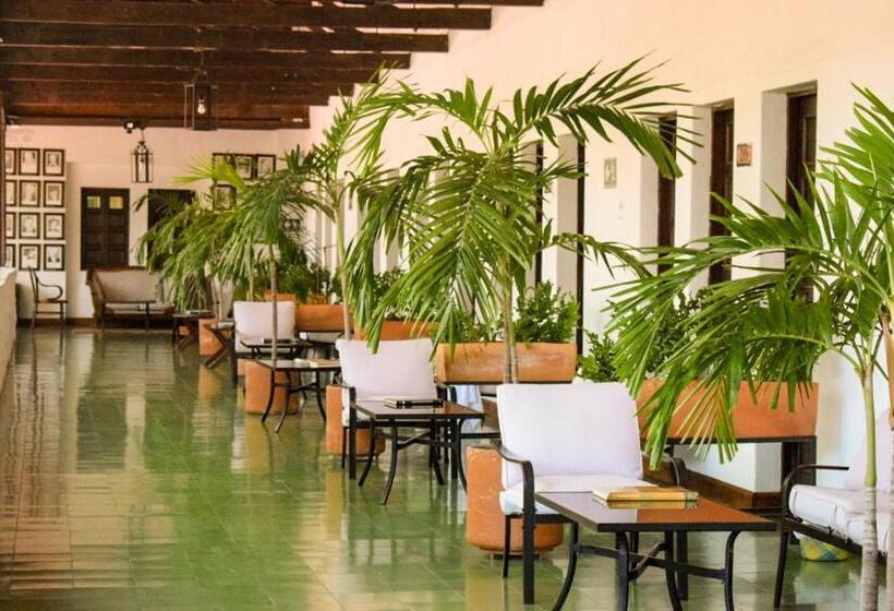 호텔 Mariscal Robledo