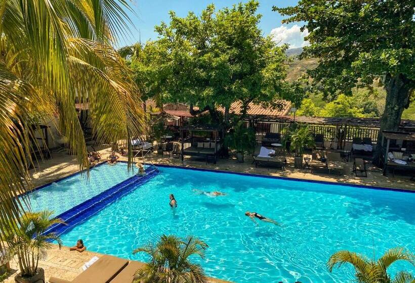 호텔 Mariscal Robledo