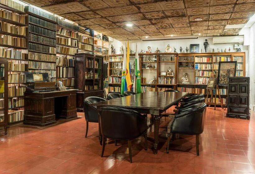 호텔 Mariscal Robledo