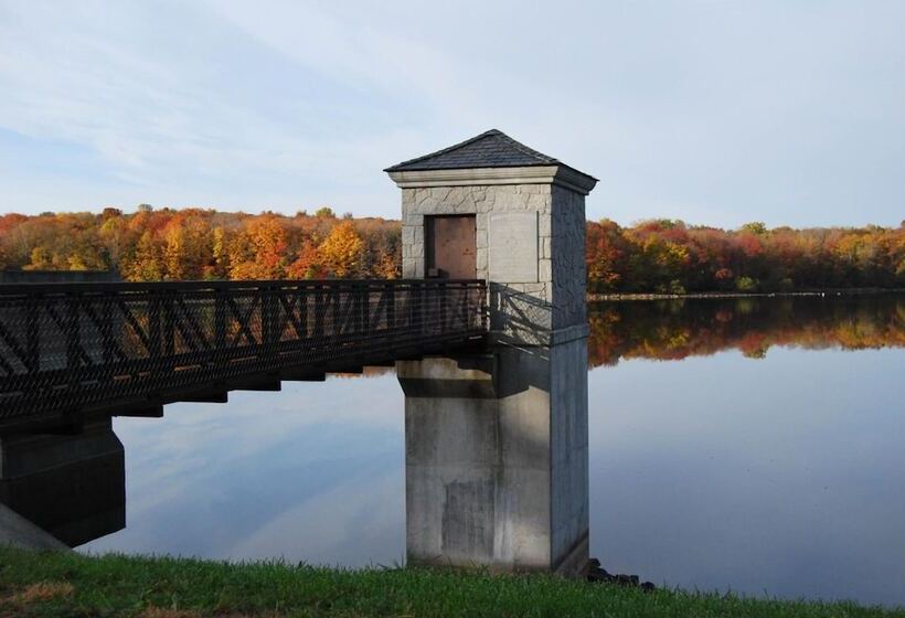 Maron Hotel & Suites