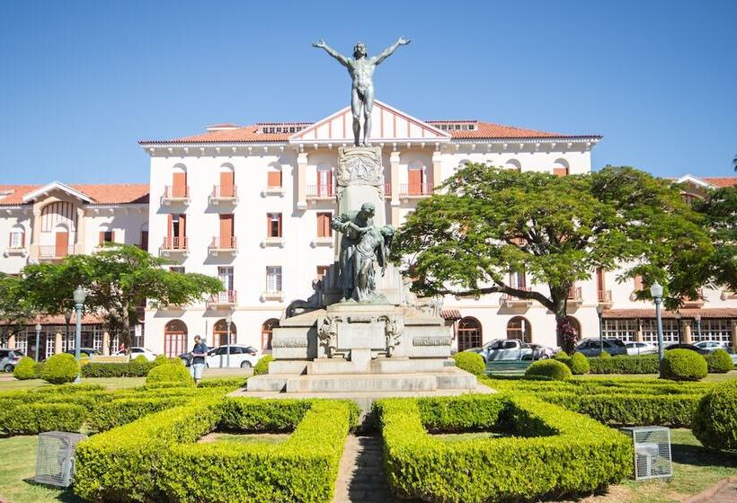 ホテル Euro Suite Poços De Caldas By Nacional Inn