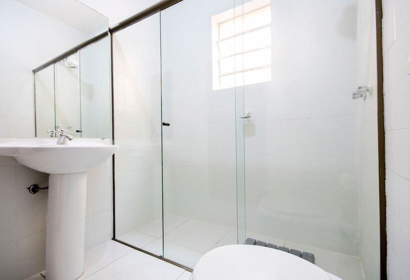 ホテル Euro Suite Poços De Caldas By Nacional Inn