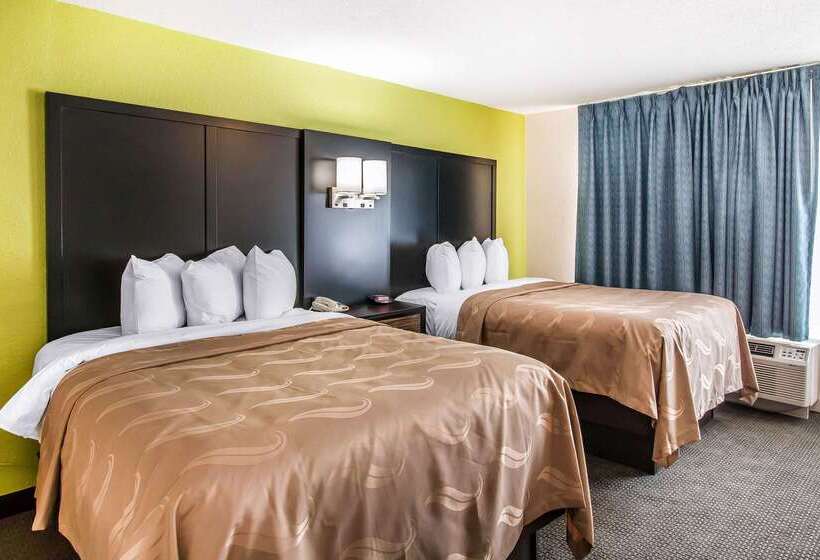 בית מלון כפרי Quality Inn Hinesville   Fort Stewart Area, Kitchenette Rooms   Pool   Guest Laundry