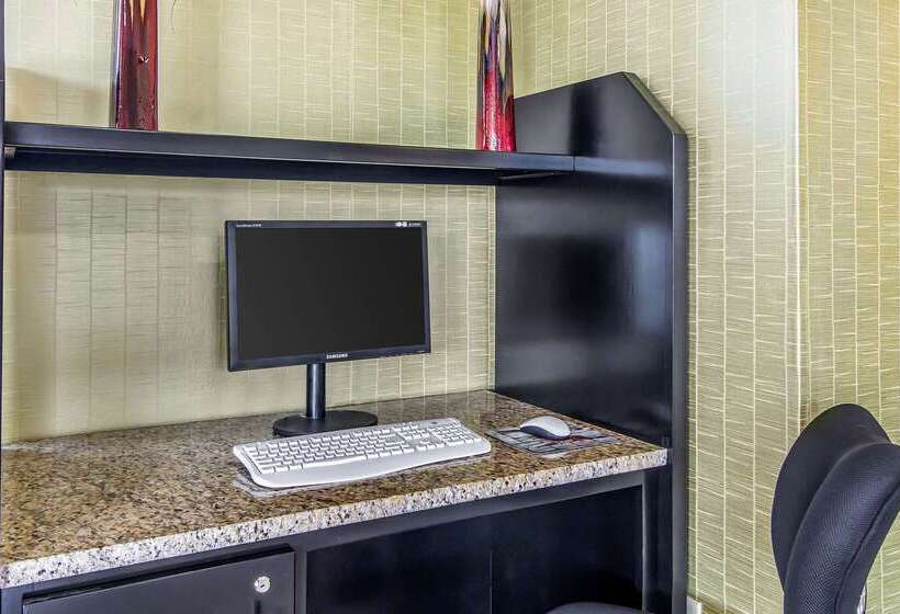 فندق Quality Inn Hinesville   Fort Stewart Area, Kitchenette Rooms   Pool   Guest Laundry