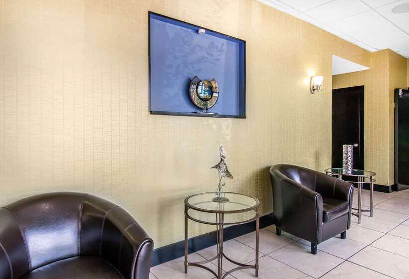 בית מלון כפרי Quality Inn Hinesville   Fort Stewart Area, Kitchenette Rooms   Pool   Guest Laundry