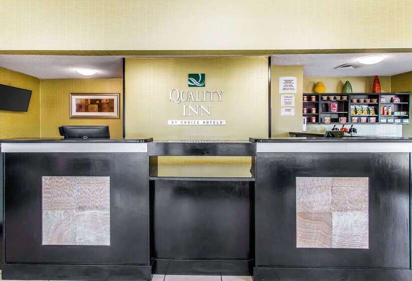 فندق Quality Inn Hinesville   Fort Stewart Area, Kitchenette Rooms   Pool   Guest Laundry