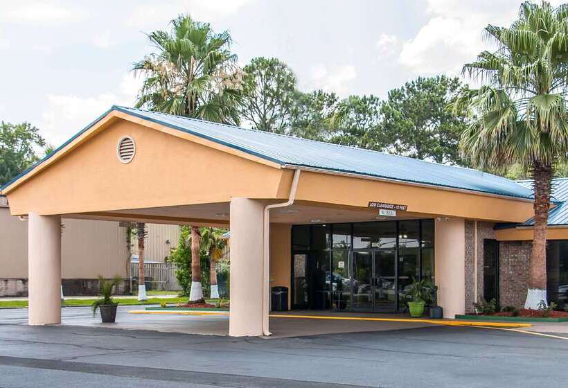 בית מלון כפרי Quality Inn Hinesville   Fort Stewart Area, Kitchenette Rooms   Pool   Guest Laundry